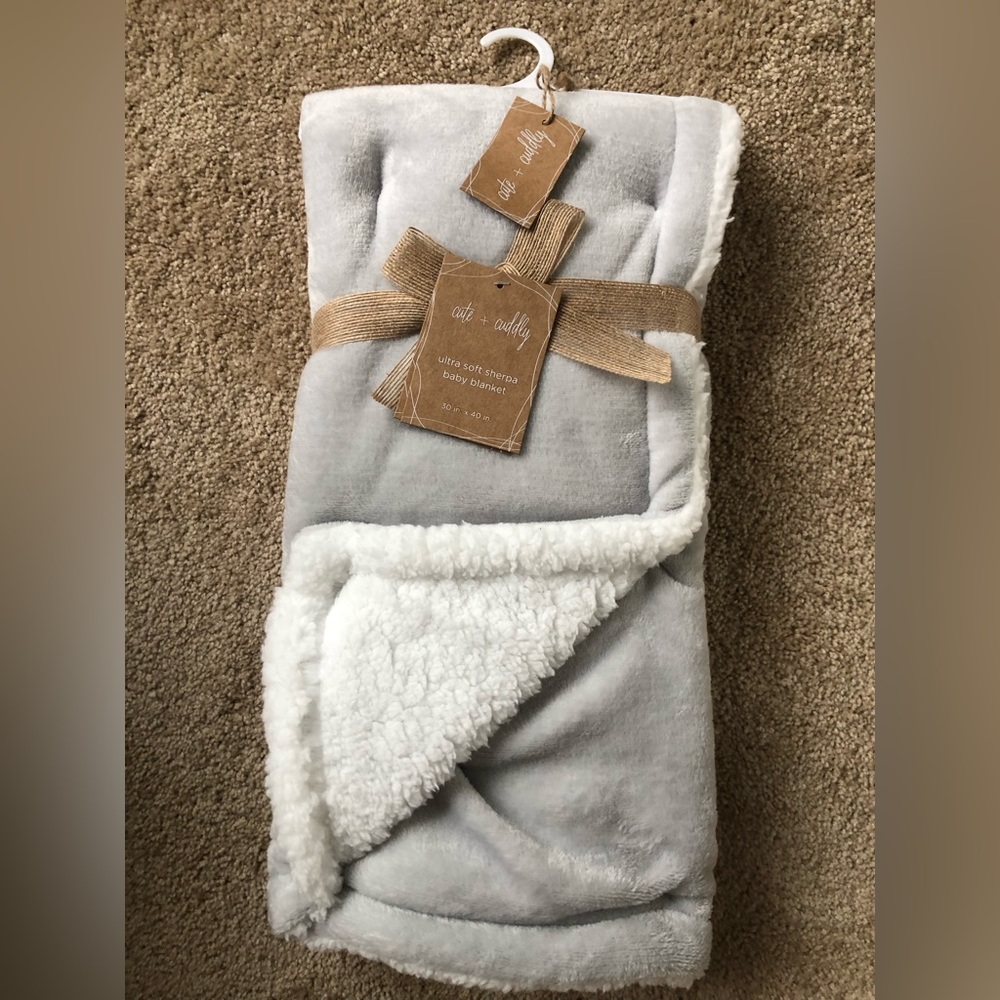 NWT Cute + Cuddly Baby Sherpa Blanket